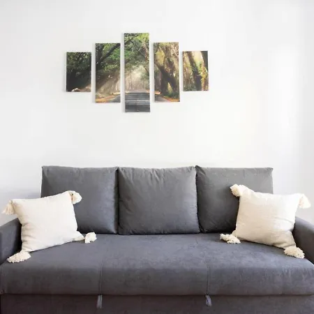 Two 250m From Americas * 美洲海滩