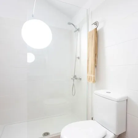 Two 250m From Americas 美洲海滩