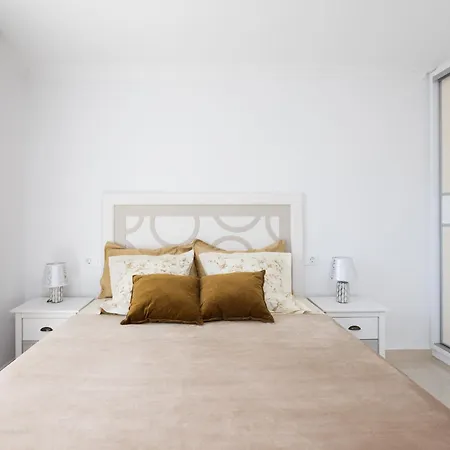 Classbnb - Two 250m From Americas