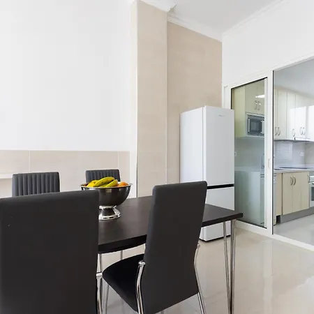 Two 250m From Americas * 美洲海滩