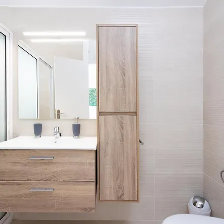 Two 250m From Americas Appartement