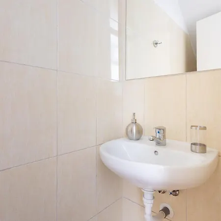 Appartement Two 250m From Americas