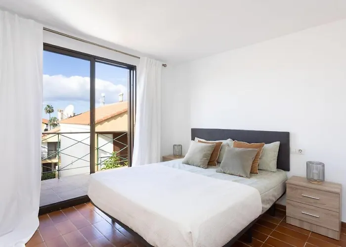 Apartman Two 250m From Americas