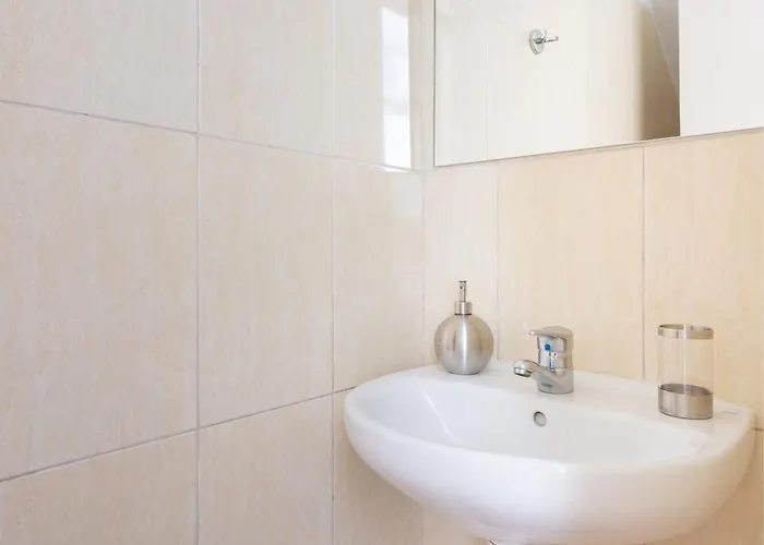 Apartman Two 250m From Americas