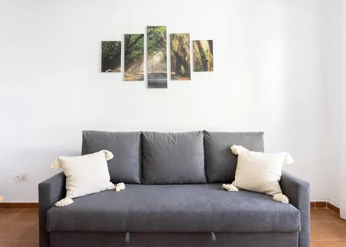 Two 250m From Americas * 美洲海滩